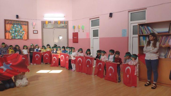 Minik komandolardan Mehmetçiklere selam G2