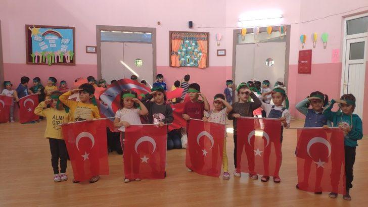 Minik komandolardan Mehmetçiklere selam G5