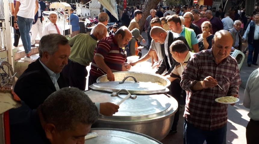 Alaşehirli muhtarlardan Mehmet&ccedil;ik i&ccedil;in pilav hayrı