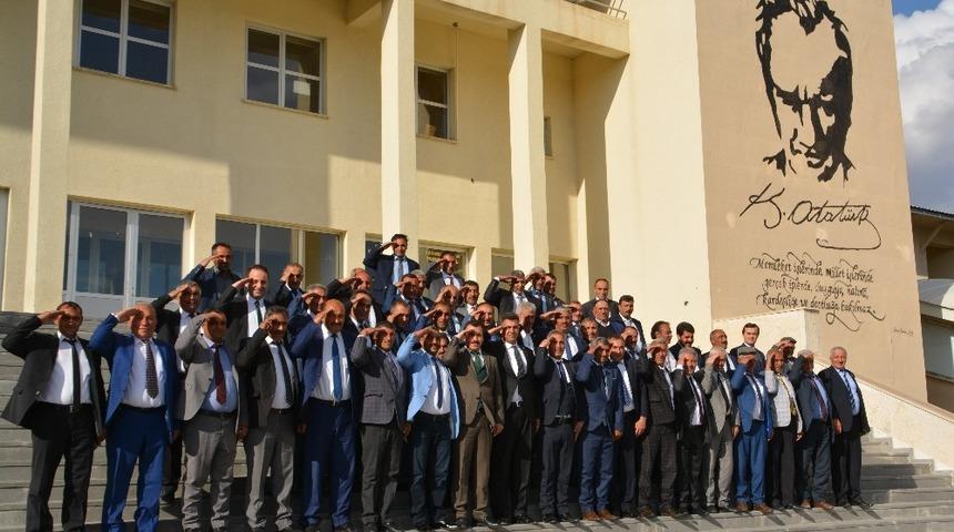 Sarıkamış Kaymakamı ve Muhtarlarından Asker selamı