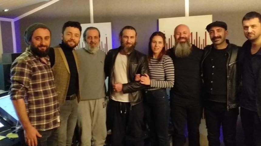 &Uuml;nl&uuml; sanat&ccedil;ılardan &ldquo;Hepimiz Mehmediz&rdquo; klibi