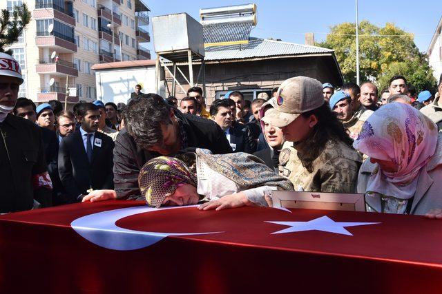 Şehit Uzman Çavuş, Bitlis'te son yolculuğuna uğurlandı