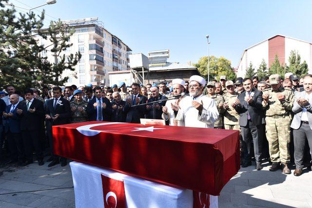 Şehit Uzman Çavuş, Bitlis'te son yolculuğuna uğurlandı