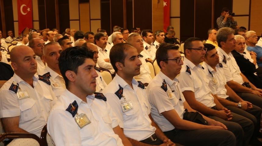 Toplu taşıma şof&ouml;rlerine  &ouml;fke kontrol&uuml; semineri