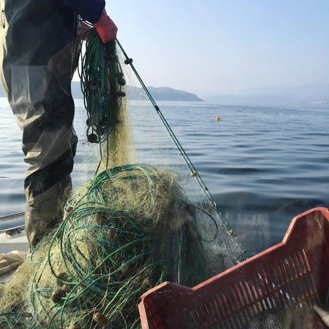 Eğirdir G&ouml;l&uuml;&rsquo;nde ka&ccedil;ak sudak balığı avcılığına 3 bin 292 lira ceza 2