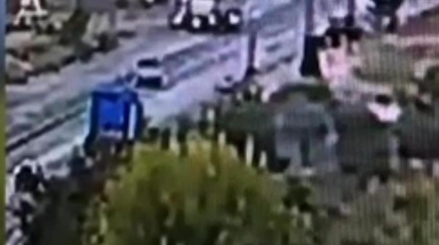 Tunceli&rsquo;de 4 kişinin &ouml;ld&uuml;ğ&uuml; kaza saniye saniye kameraya yansıdı