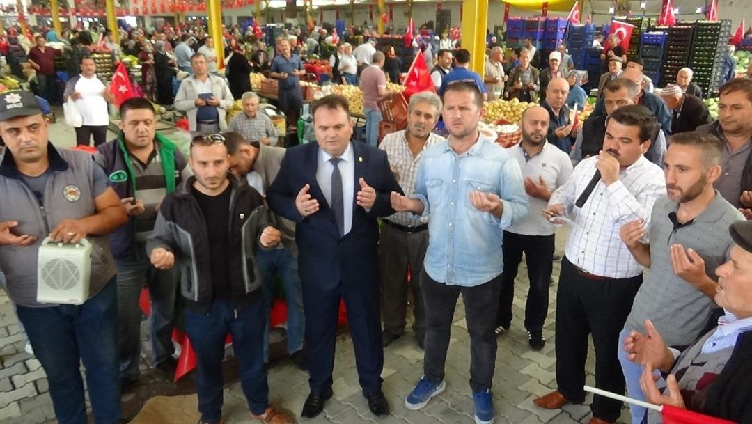 Binlerce vatandaş pazarda Mehmet&ccedil;ik i&ccedil;in dua etti