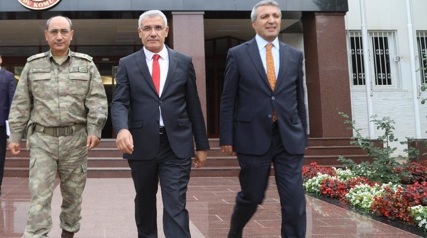 Başkan  Osman  G&uuml;der&rsquo;den 2.Ordu&rsquo;ya destek ziyareti