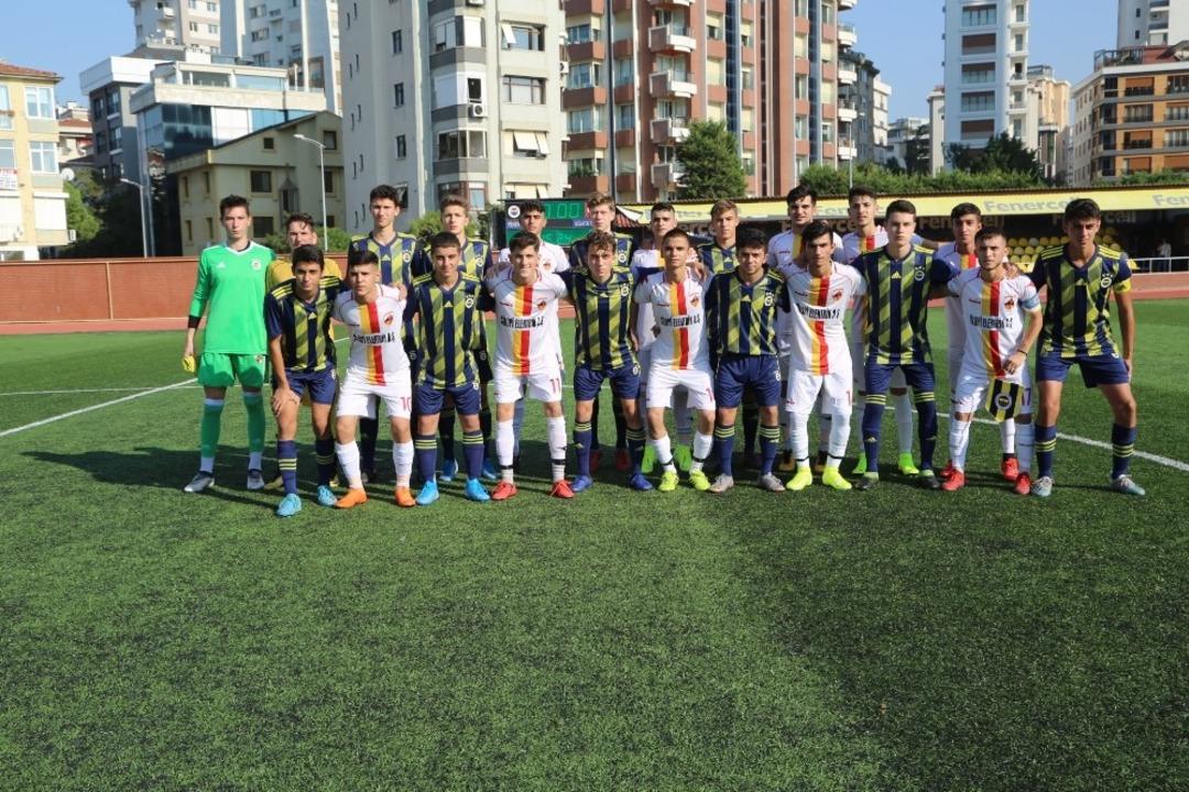 Silopili gen&ccedil;ler Fenerbah&ccedil;e U17 alt yapı takımı ile karşılaştı