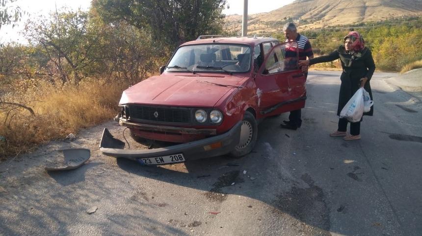 Otomobil direğe çarptı: 1 yaralı