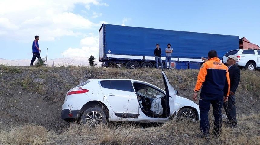Erzincan&rsquo;da trafik kazası: 2 yaralı