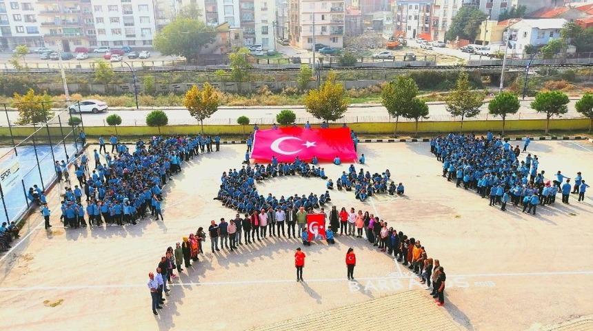 Dev T&uuml;rk bayrağı a&ccedil;ıp Mehmet&ccedil;iğe destek verdiler