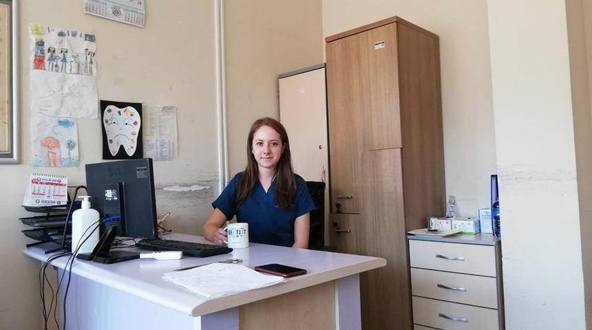 Diş Tabibi B&uuml;şra &Uuml;nal hasta kabul&uuml;ne başladı