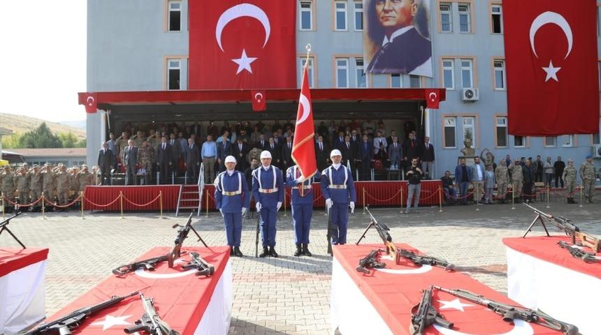 Acemi erler t&ouml;renle yemin etti