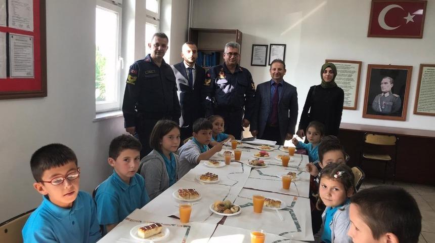 Nebioğlu İlkokulundan Mehmetçiğe mektup