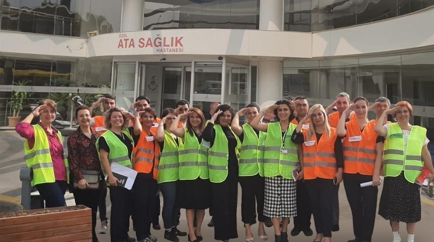 Sağlık çalışanlarından nefes kesen tatbikat sonrası Mehmetçiğe selam