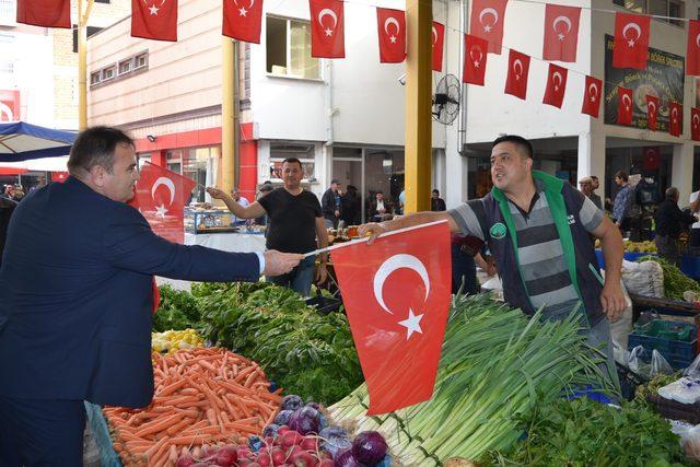 Havranlı pazarcılardan 'Barış Pınarı Harekatı'na Türk bayraklı destek
