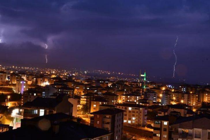 Karabük'te şimşekler gökyüzünü aydınlattı G3