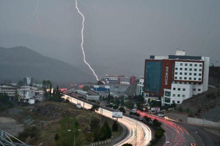 Karabük'te şimşekler gökyüzünü aydınlattı G2