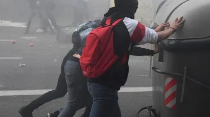 Şili'de ulaşım zammı protestoları! Sokaklar savaş alanına döndü