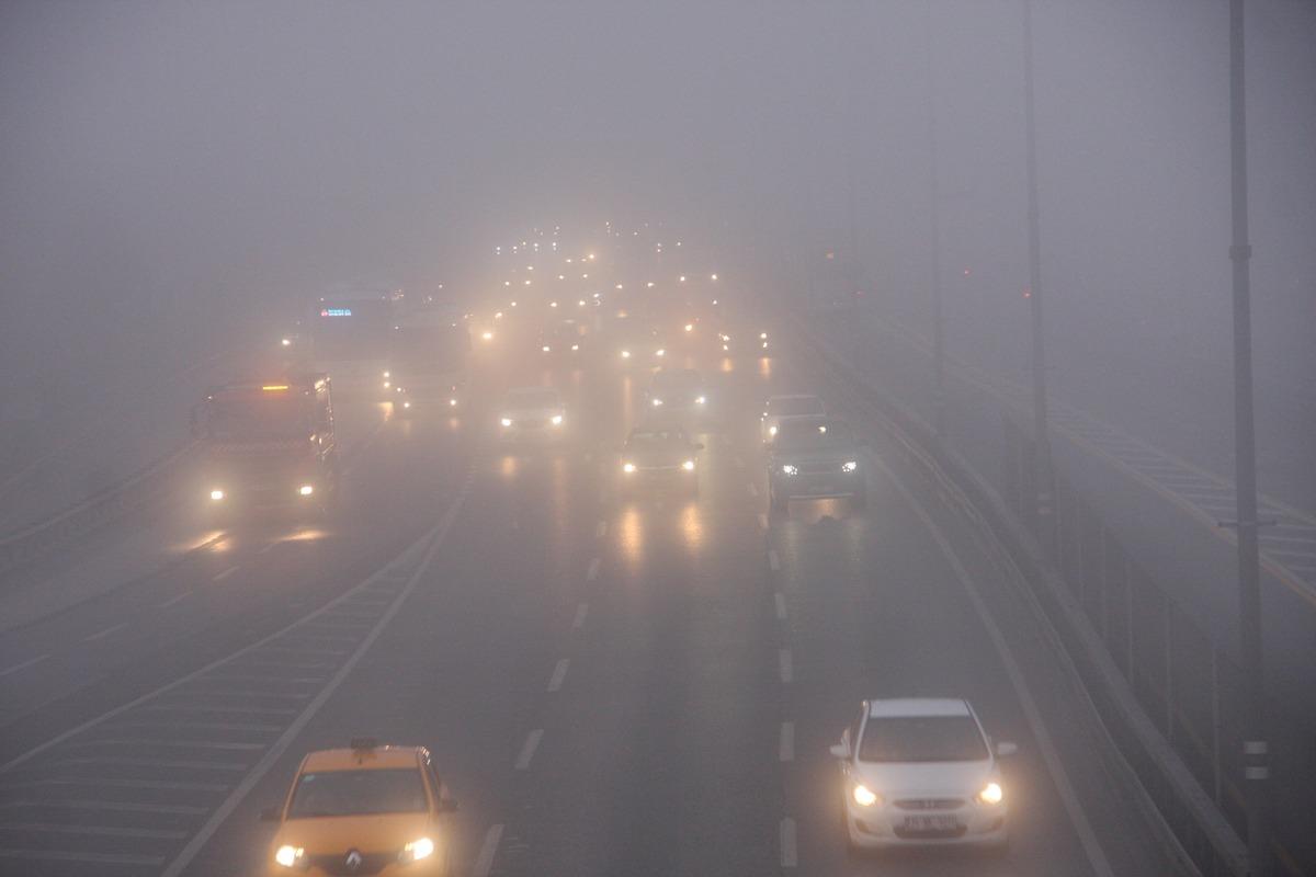 İstanbul'da yoğun sis! G&ouml;r&uuml;ş mesafesi birka&ccedil; metreye d&uuml;şt&uuml;