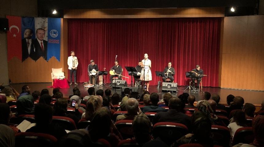 Üsküdar’da Yaprak Sayar ve Ünal Zorer konser verdi