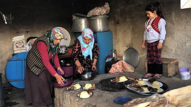 Kars'ta tandırda kaz geleneği