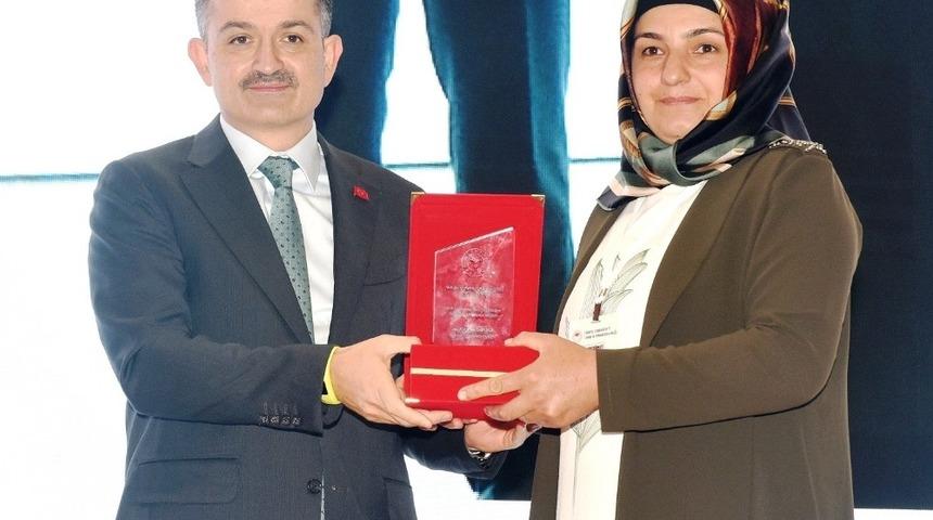 Tarımda girişimci kadın &ccedil;ift&ccedil;iler projesi T&uuml;rkiye birincisi Van&rsquo;dan