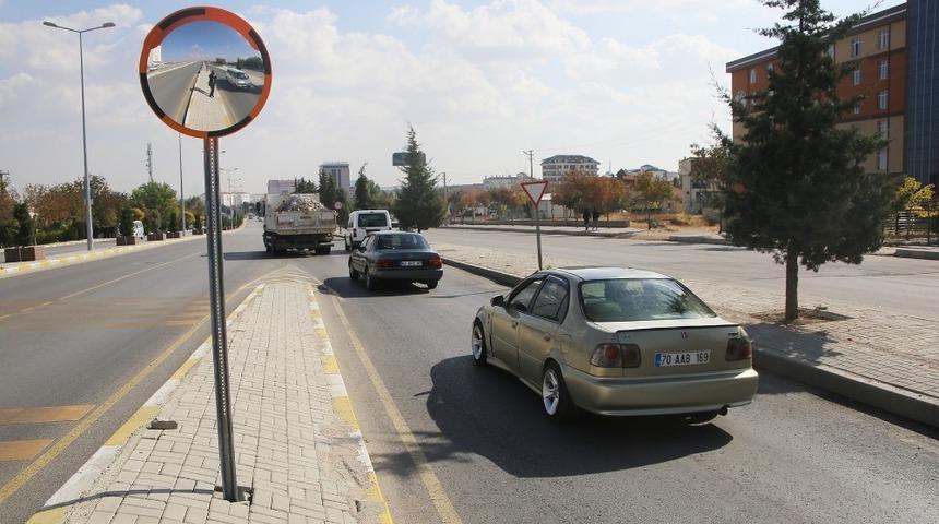 Karaman Belediyesi&rsquo;nden kavşaklara aynalı &ouml;nlem