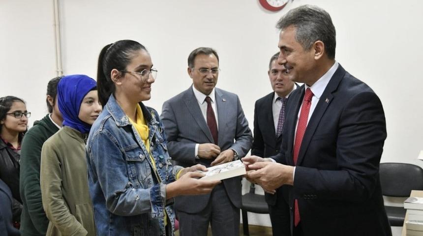 Mamak’ta öğrenciler yazarlarla buluşuyor