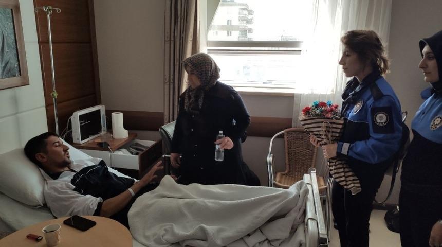 Polislerden yaralı askerlere ziyaret