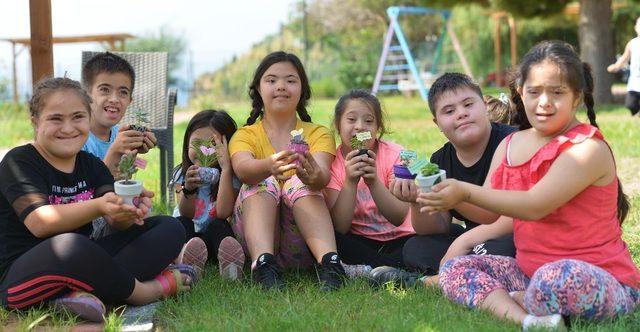 Engelsiz Kafe&rsquo;de saksı at&ouml;lyesi 1