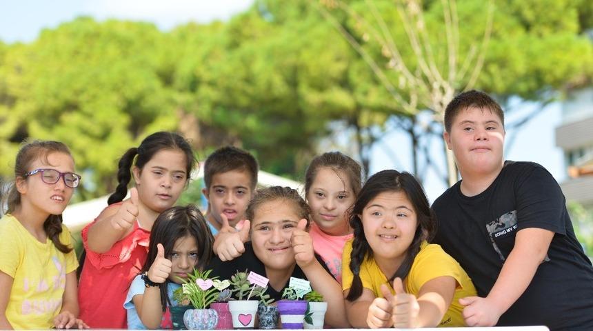 Engelsiz Kafe&rsquo;de saksı at&ouml;lyesi