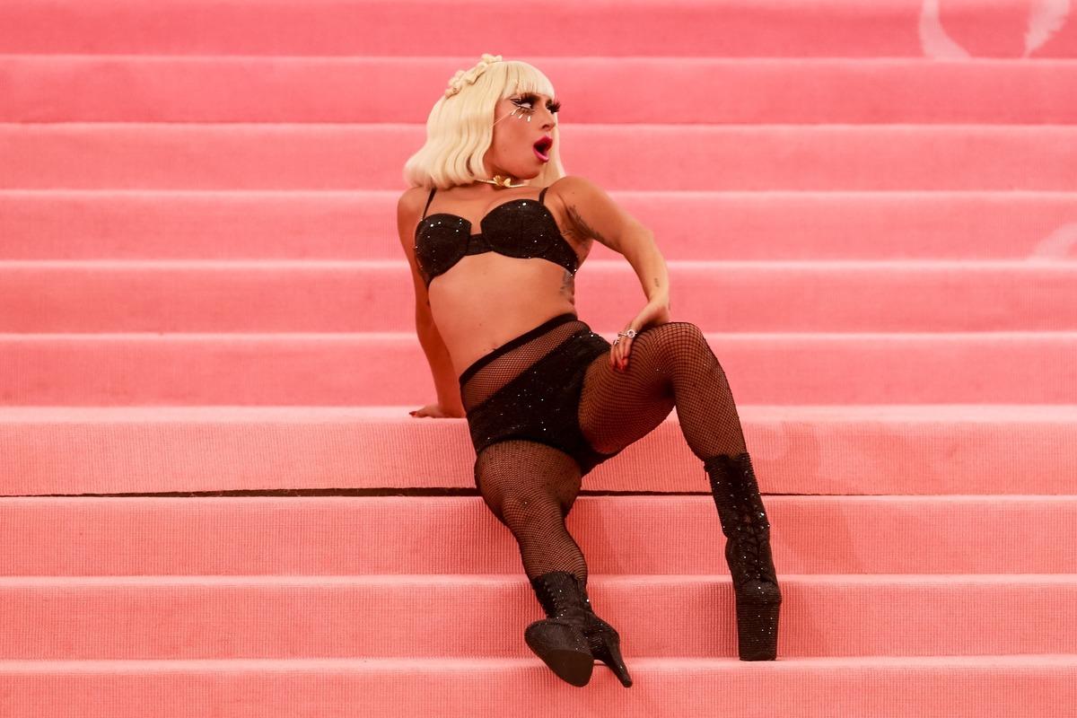 Lady Gaga'dan &ccedil;ırıl&ccedil;ıplak k&uuml;vet pozu