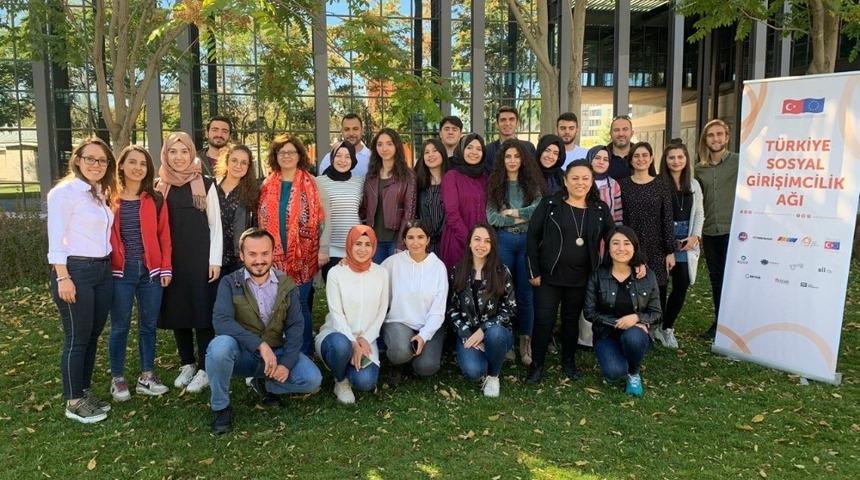 AG&Uuml;&rsquo;de Sosyal Girişimcilik Eğitimi