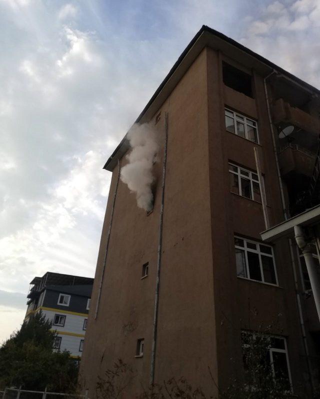 Van’da 5 katlı binada yangın çıktı