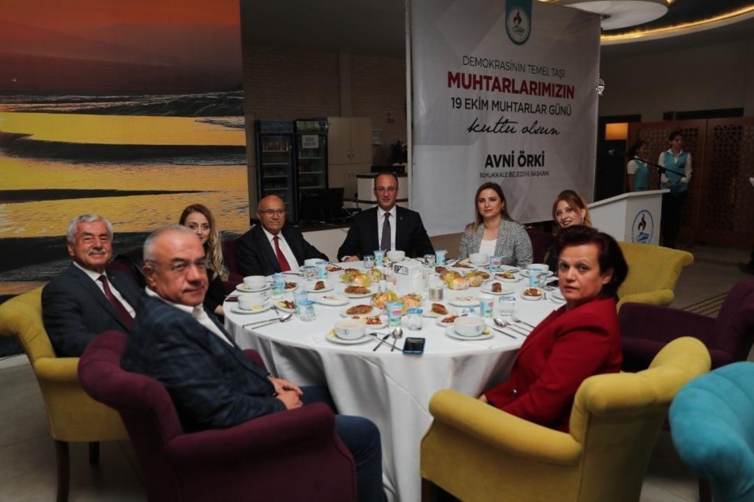 Pamukkale Belediyesi muhtarlarla buluştu