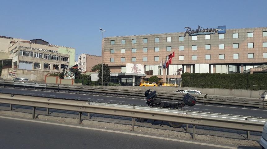 Sefak&ouml;y E-5&rsquo;te motosiklet kazası: 1 yaralı