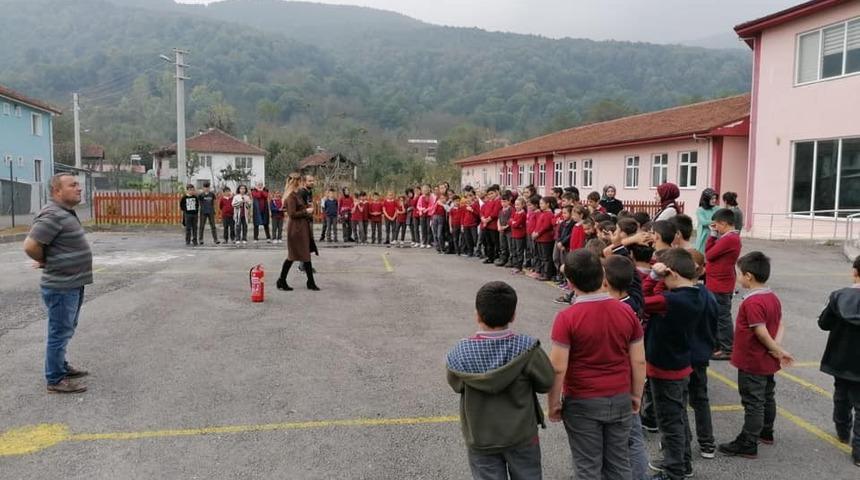 Öğrencilere yangın ve deprem tatbikatı