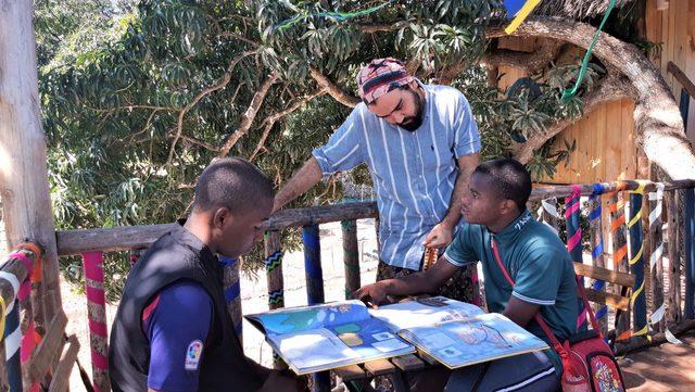 Türk gönüllülerden Zanzibar'daki yetim çocuklara eğitim desteği