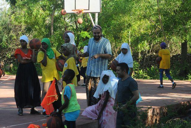 Türk gönüllülerden Zanzibar'daki yetim çocuklara eğitim desteği