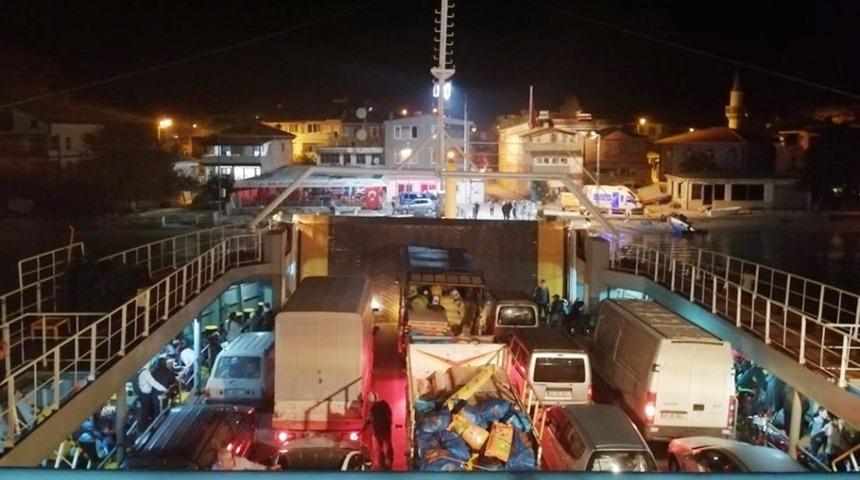 Arabalı gemi Balıklı İskelesi&rsquo;ne &ccedil;arptı