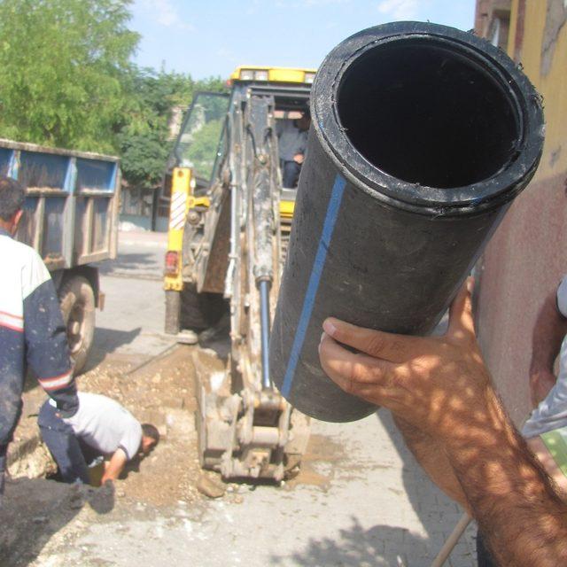 Araban&rsquo;da patlayan borular il&ccedil;eyi susuz bırakıyor 2