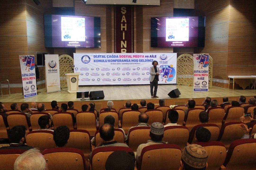 Yedi Başak&rsquo;tan &rsquo;Dijital &Ccedil;ağda Sosyal Medya ve Aile&rsquo; konferansı