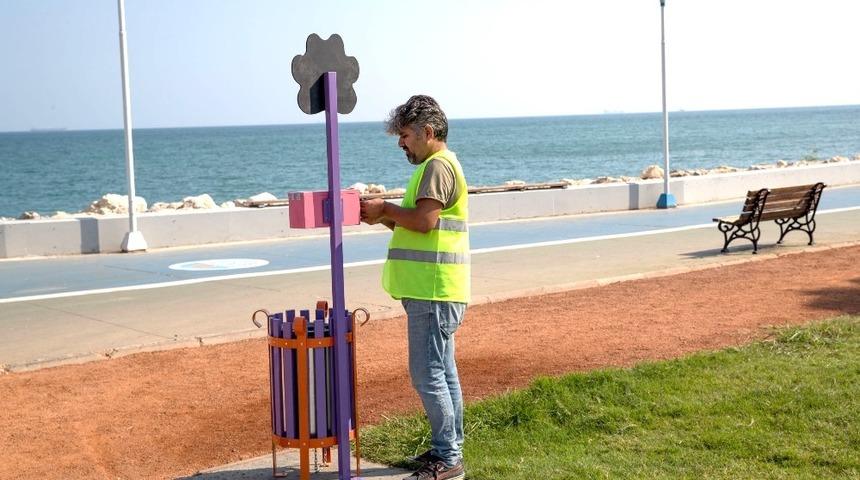 Mersin sahiline k&ouml;pek atık istasyonları kuruldu
