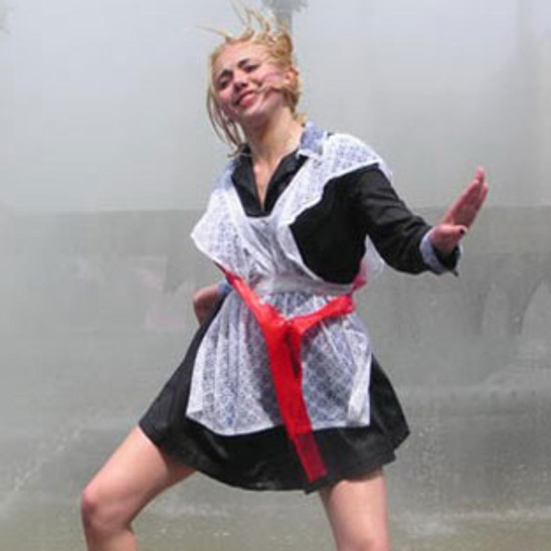 Rus kızları mezuniyeti b&ouml;yle kutladı!