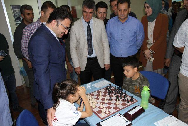 Kızıltepe’de Cumhuriyet Bayramı için satranç turnuvası düzenlendi