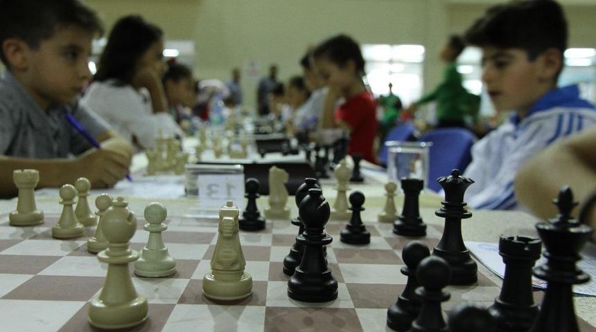 Kızıltepe&rsquo;de Cumhuriyet Bayramı i&ccedil;in satran&ccedil; turnuvası d&uuml;zenlendi