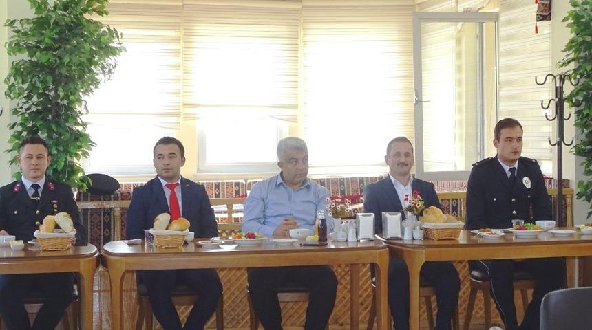 Kaymakam Okatan: "Muhtarlar devletle vatandaşlarımız arasında k&ouml;pr&uuml; vazifesi g&ouml;r&uuml;r"