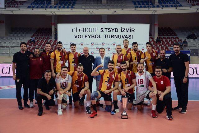 TSYD İzmir Voleybol Turnuvasında Galatasaray HDI Sigorta şampiyon oldu